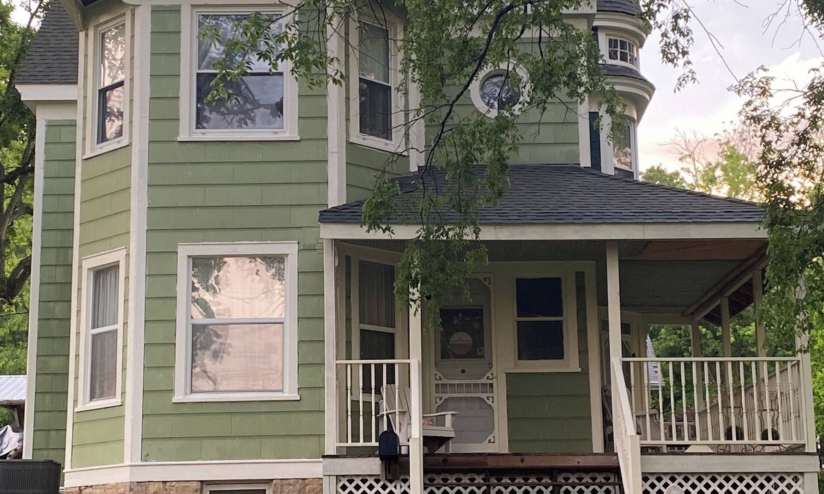 Ironton House | The Sutton House 2 blocks from Main Street & Courthouse Square