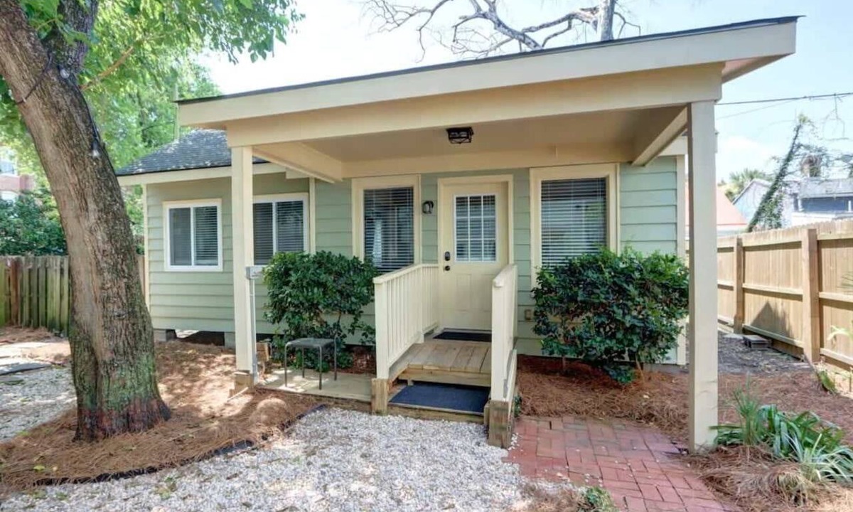 Beach Institute Apartment | The Tea Olive Cottage, Quaint | Pet-Friendly!