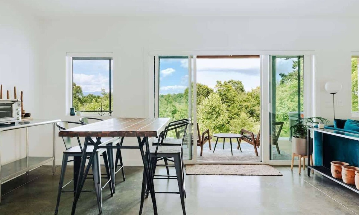 Young Harris Apartment | The Understory at This Way | Hot Tub Retreat