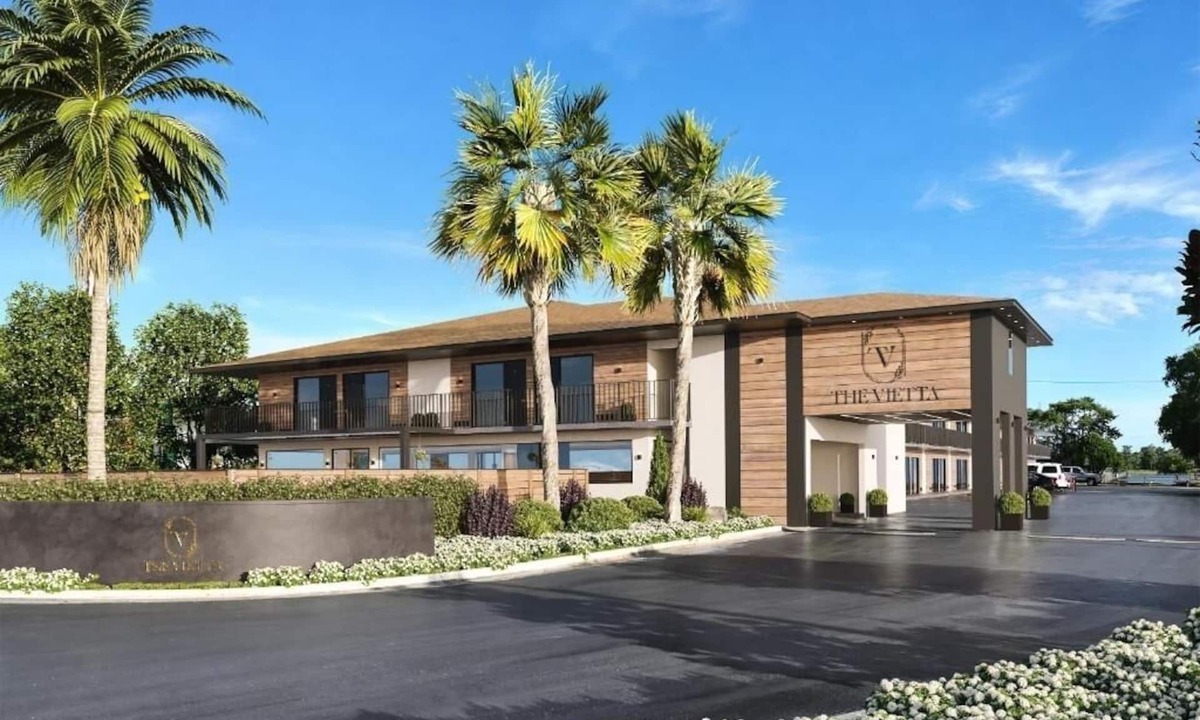 Kissimmee Hotel | The Vietta Hotel | Double Double Pool View | Close to Disney Springs