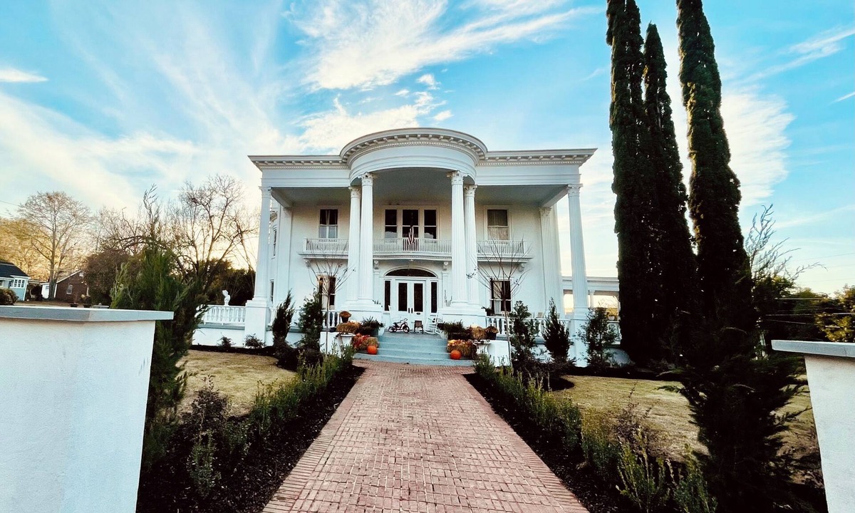 Newberry House | The White House of Newberry - Historic 1903 Estate Walkable to Downtown