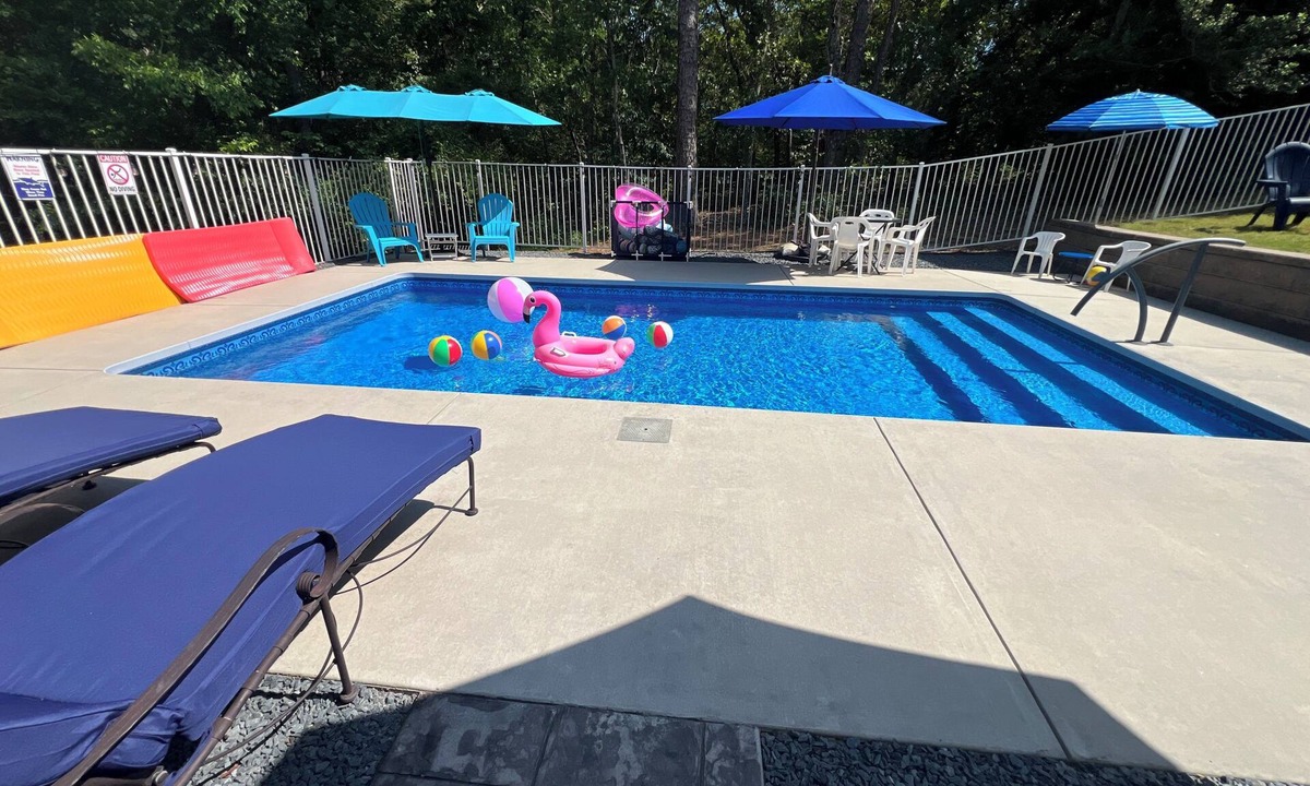 Southern Pines House | ThePalmerRetreat-CentralDr SaltWaterPool HotTub FirePit MinsToDT.SP/Pinehurst