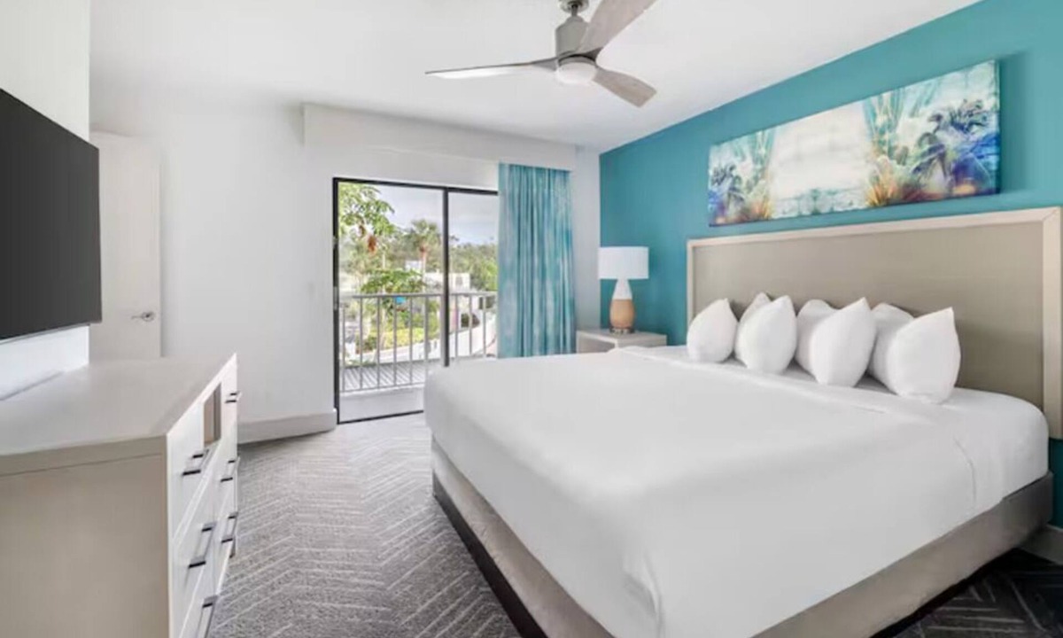West Kissimmee Hotel | This Place Has Everything for a Great Trip! Outdoor Pool, Unit with Kitchen!