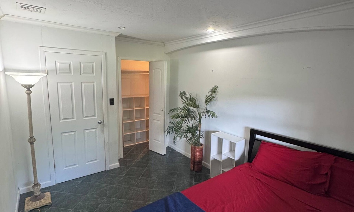 Conway House | This quite retreat in the heart of Orlando. Located on a peaceful one lane road.