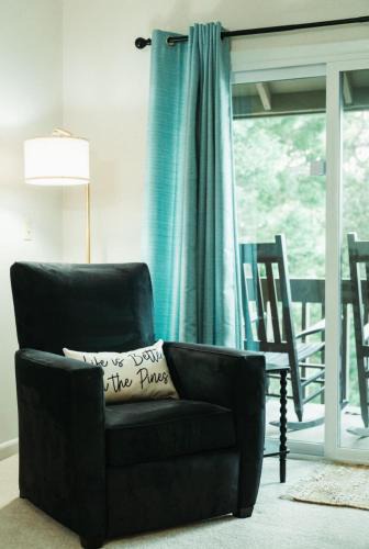 Pinehurst Apartment | Three Little Pines Condo 2BD 2BA with Seasonal Pool Close to Village and Pinehurst Resort