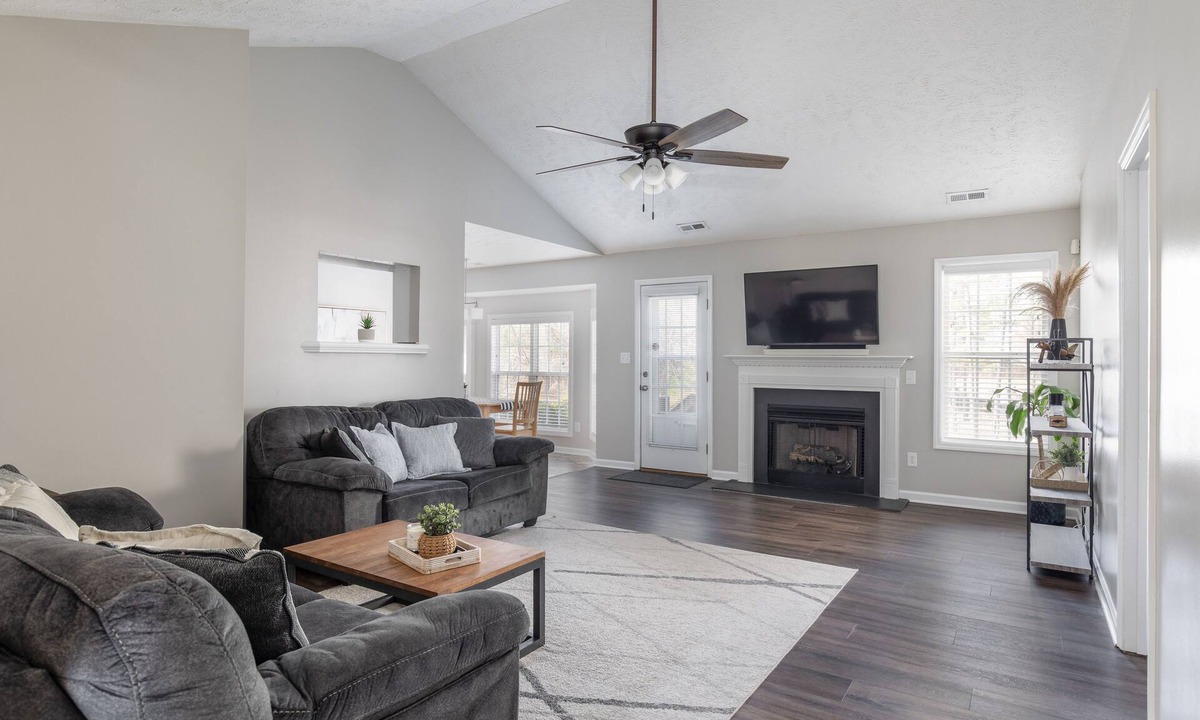 East Fayetteville House | Timber Ridge Guest House - Quiet & Convenient