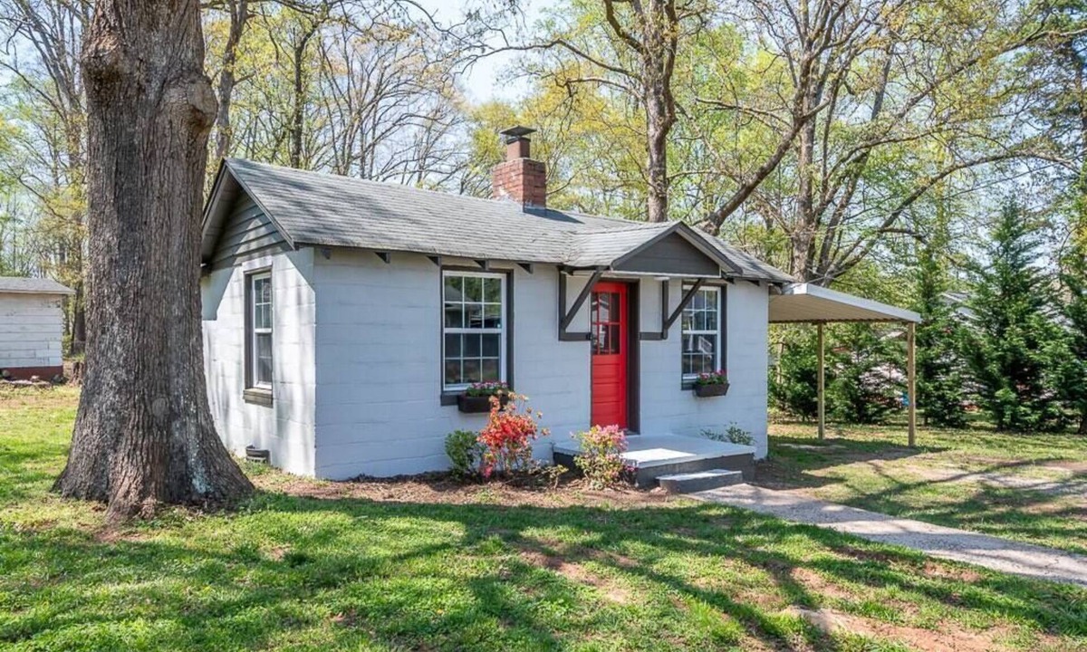 Mount Holly House | Tiny Home — Stylish Mt. Holly Retreat — 12 min to CLT & Whitewater Center