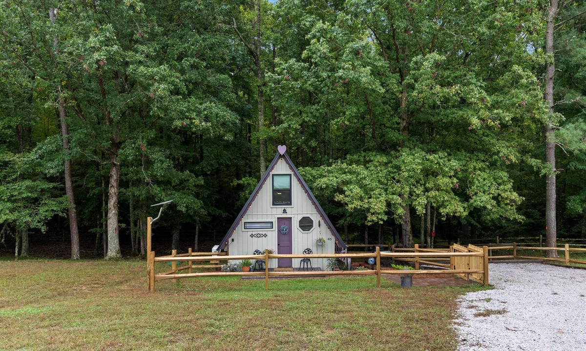 Henderson Cabin | Tiny House at Wishing Creek