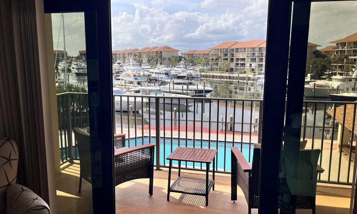The Bluffs Condo | Total Zen! 2+ bedroom condo in lovely Jupiter with Marina view