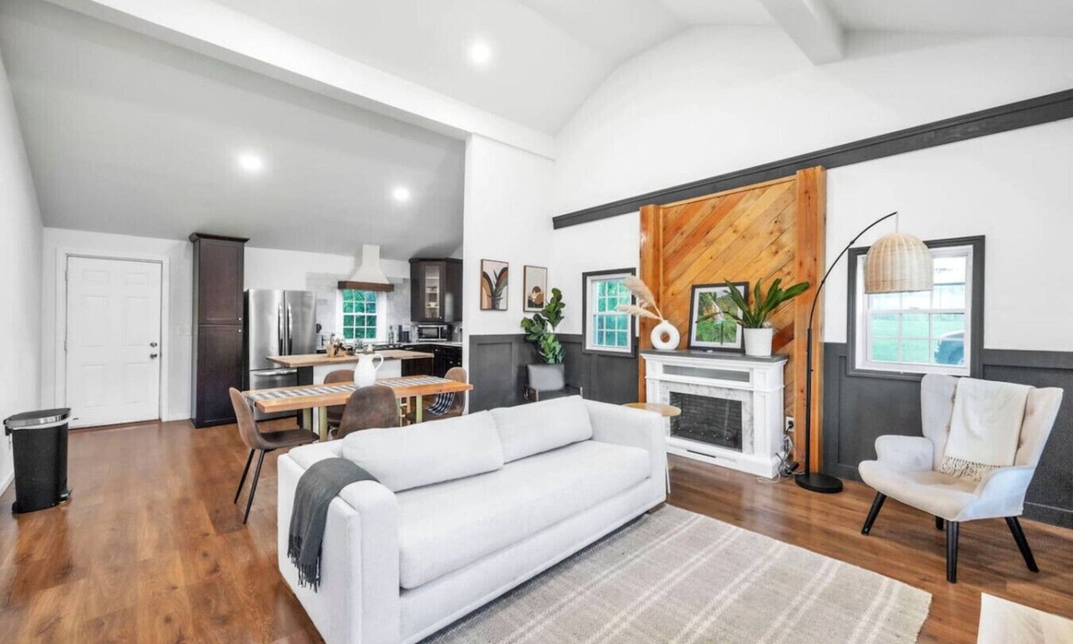 Duncan House | Town-Center Sanctuary:Cozy 3BD for Relocation