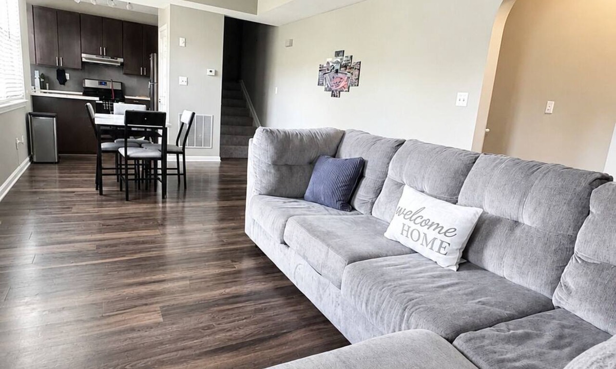 Cumberland House | Townhome Battery Atlanta , Family friendly home ! Sleeps 8+
