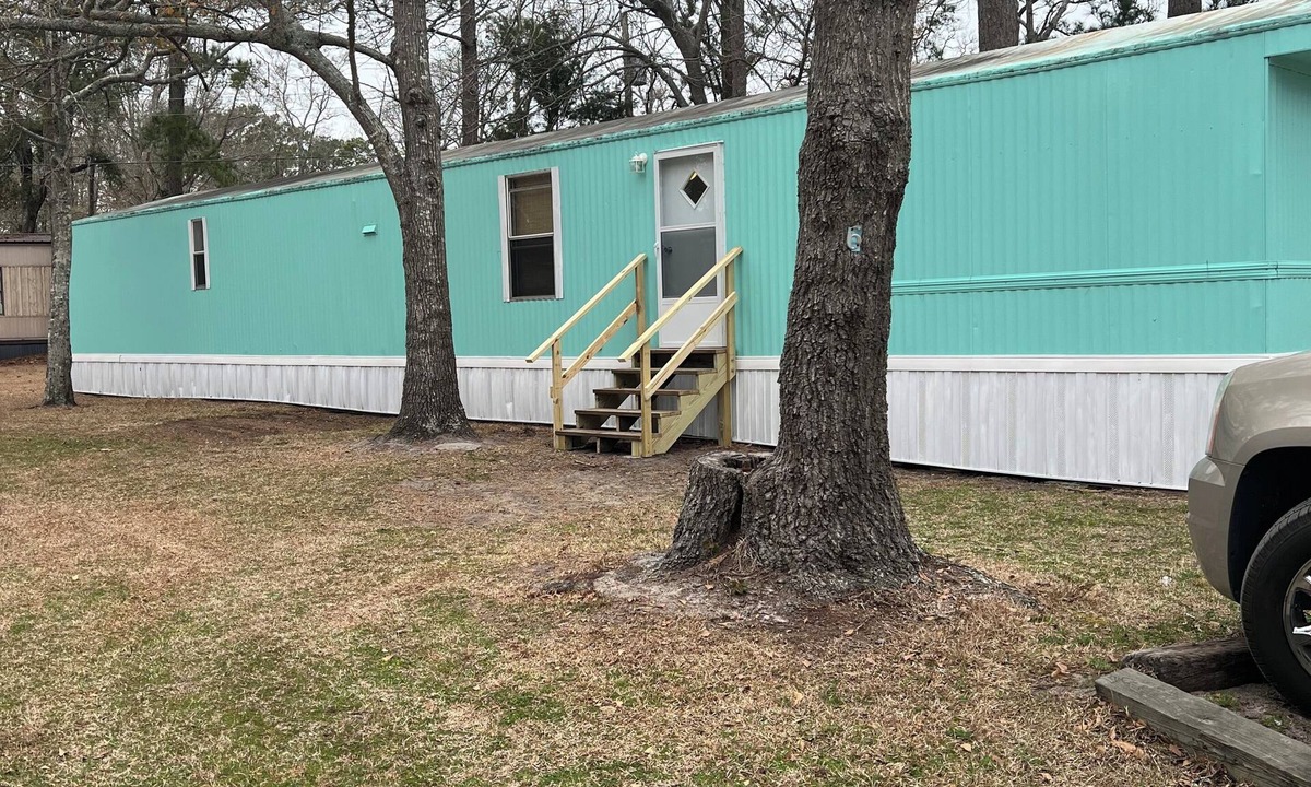 Cedar Point House | Tranquil 2-bedroom mobile home minutes from Emerald Isle and Swansboro
