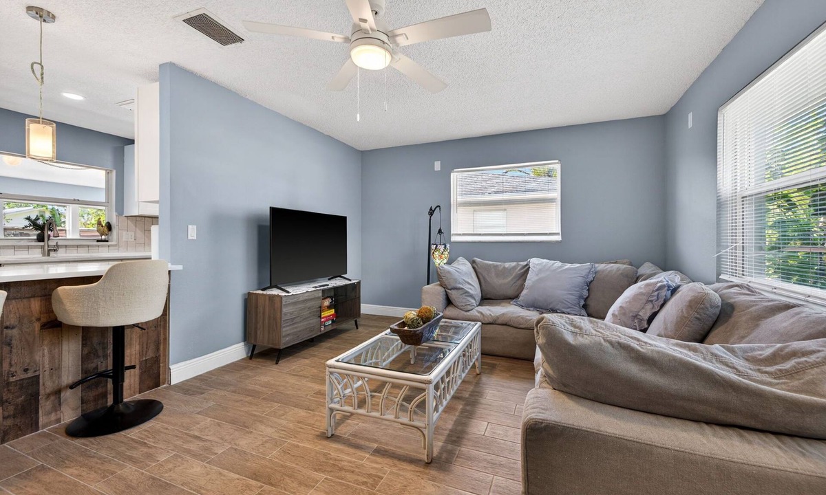 Shore Acres House | Tranquil 3-bedroom house in Great Neighborhood