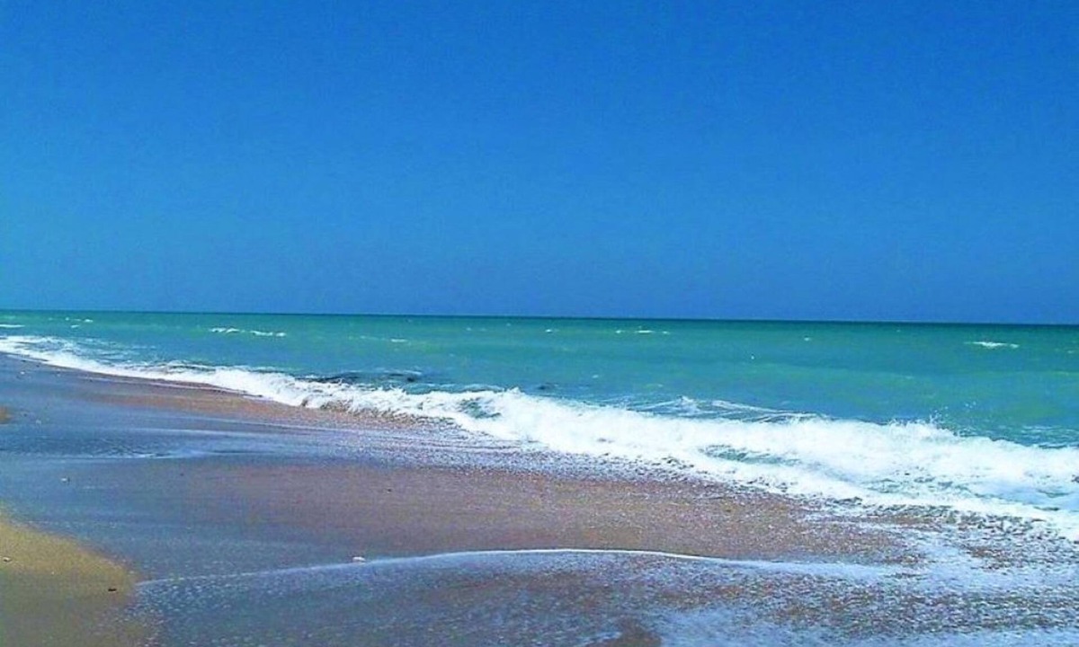 Fort Pierce Condo | Tropical Decor Condo, Golf, Tennis, New Rec Center and minutes to private beach.