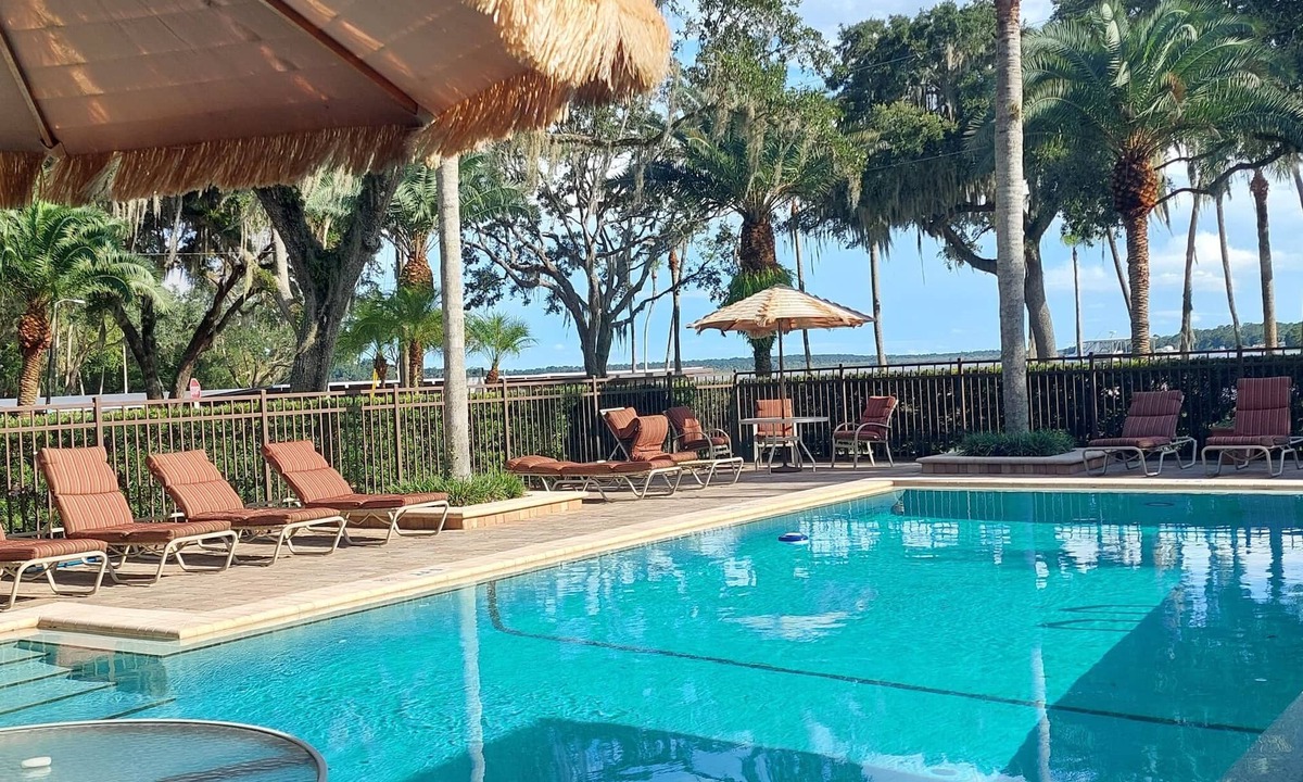 DeLand Hotel | Tropical Resort & Marina on Lake Beresford