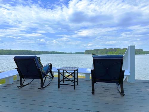 Prosperity House | Turtle Town Bungalow on Lake Murray - RV Parking Available