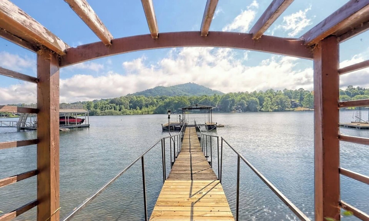 Hiawassee House | Twin Oaks Retreat by Chatuge Home Concierge | Lakefront w/Pvt Covered Dock · Firepit · Ping Pong · Shuffleboard · Water Carpet