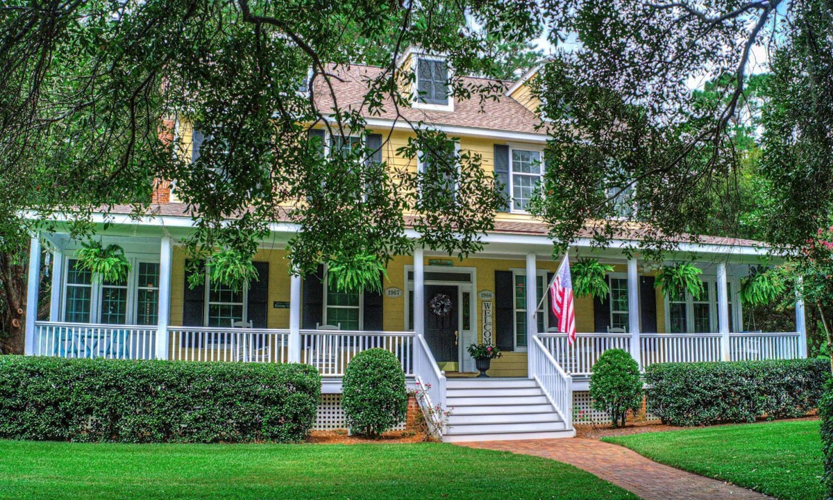 Murrells Inlet House | Two-Bedroom Cottage Located within the Historic Wachesaw Plantation