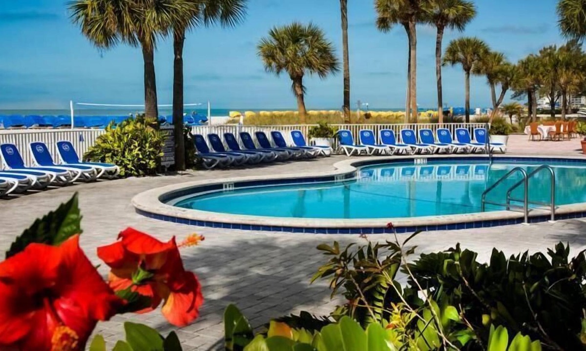 St. Pete Beach Resort | Ultimate Beach Getaway! Unit for 4 Guests! W/ Pool & Hot Tub!