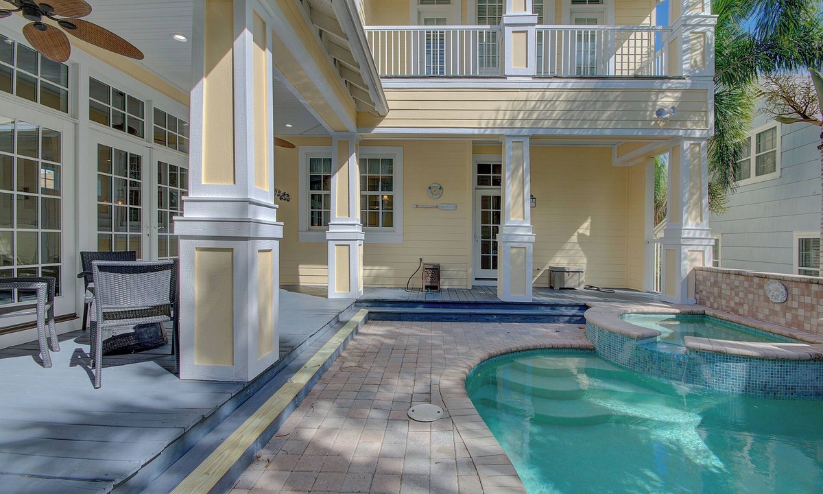 Bay Esplanade House | Ultimate Island Getaway - Monthly Beach Rental ➠ 760 Bay Esplanade