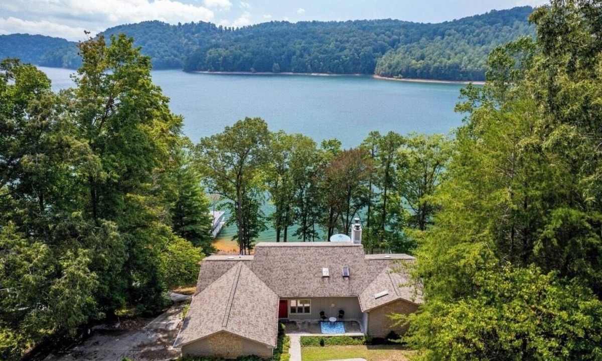 Big Creek House | Ultimate Norris: Newly listed gem! Private dock and year-round open water