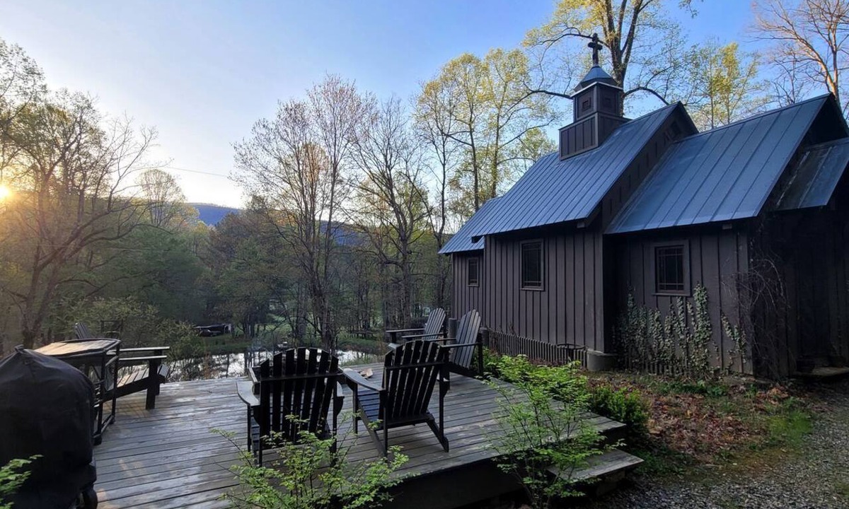 Upper Peachtree Cabin | Unique Accommodation with Sauna for a Glamping Experience near Nantahala River, North Carolina