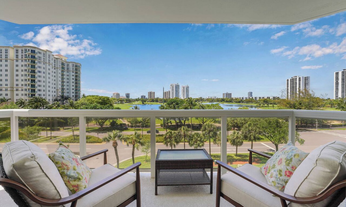 Aventura Condo | Unit for RENT in Miami, Aventura area. Six months MINIMUM.