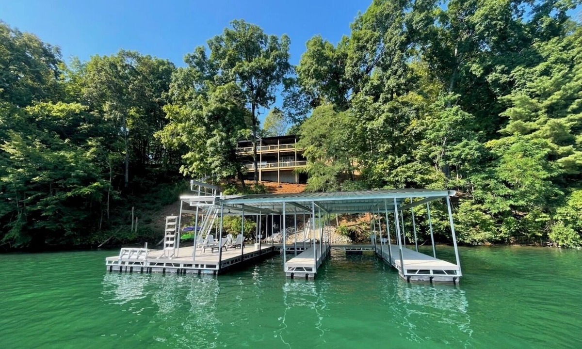 La Follette House | Unsalted Suites, Norris Lake, TN- NEWLY BUILT with Massive Decks & 2 Slip Dock