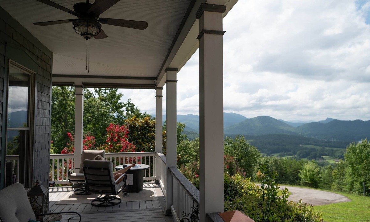 Hayesville House | Unwine'd With a View