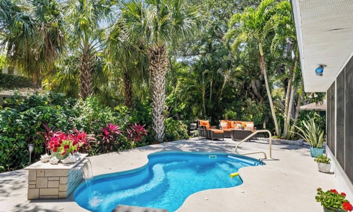 Summerplace House | Updated Cozy Beach House w/Heated Pool! A 4-minute walk to the Private Beach.