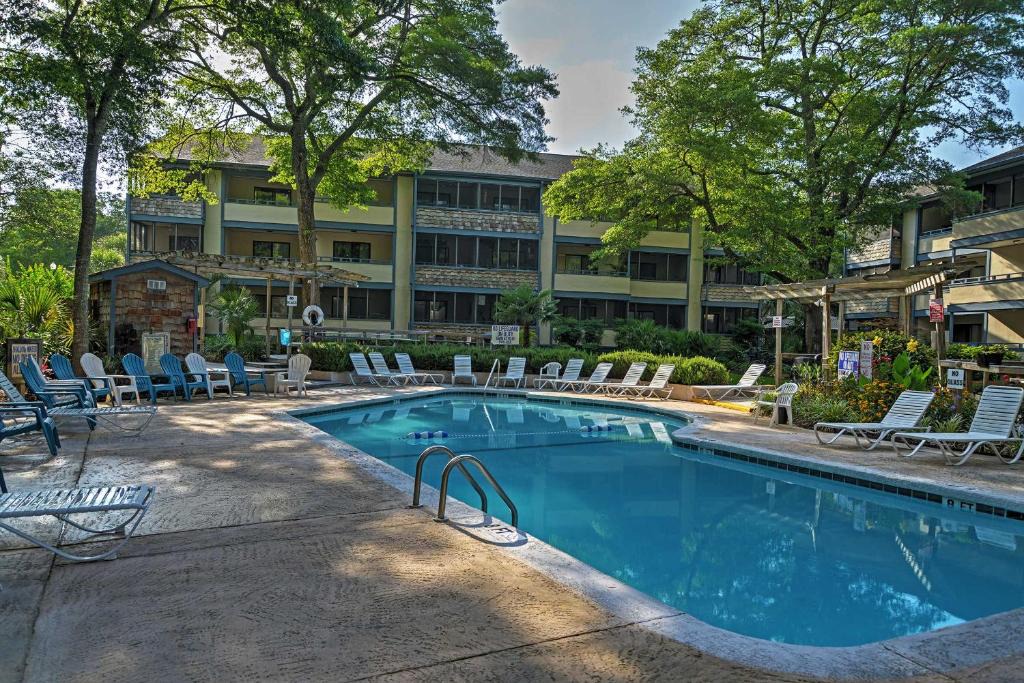 Myrtle Beach Apartment | Updated Myrtle Beach Getaway with 2 Community Pools!