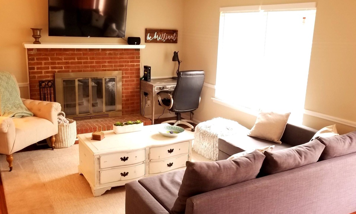 Charlotte House | Updated Ranch in S. Charlotte Close to TOP GOLF!
