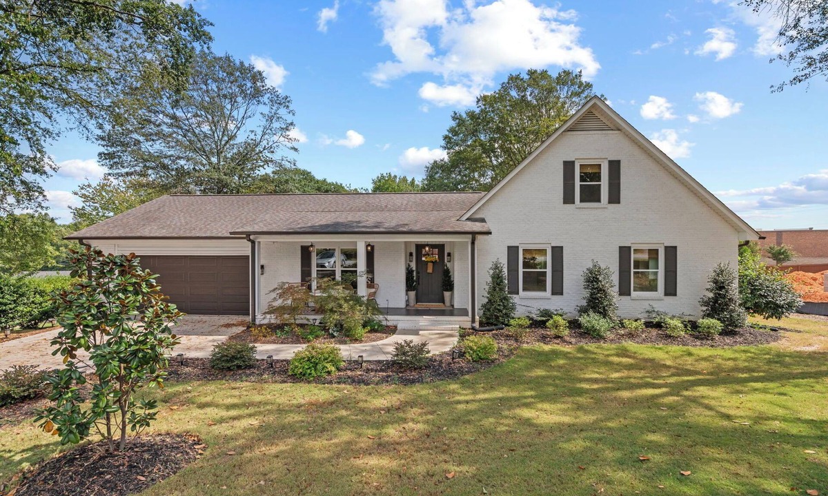 Greer House | Upscale 4/3 Greer Retreat w/Fire Pit 5 min to DT