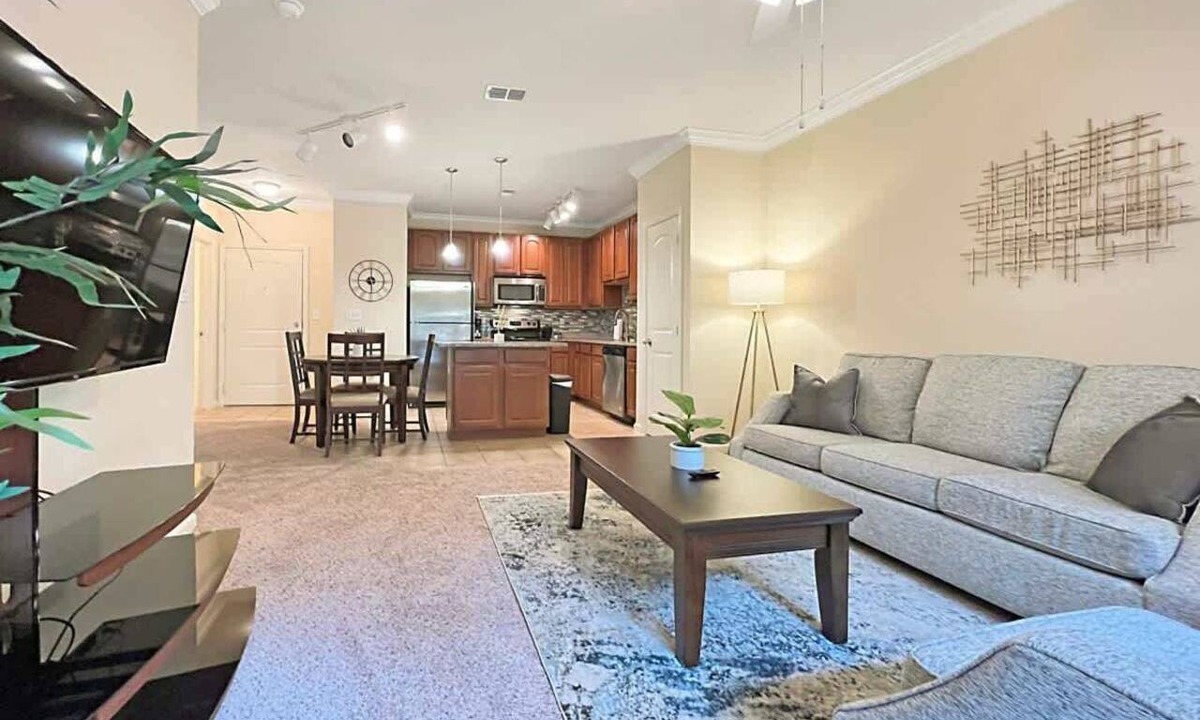 Carver City - Lincoln Gardens Apartment | Upscale Central Tampa Living with Pool Views