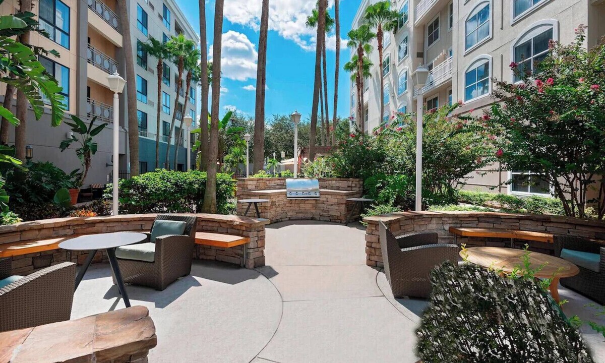 Downtown Tampa Hotel | Urban Oasis: Queen Suite w/gym, Pool & Breakfast