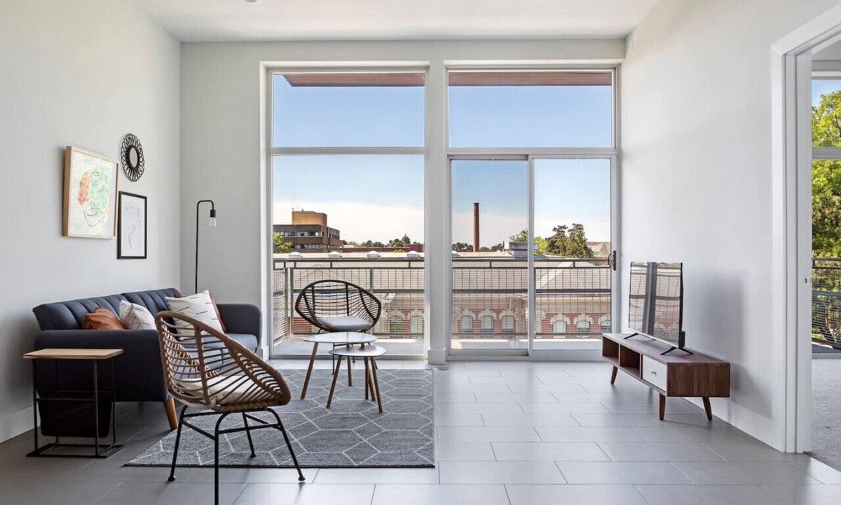 University Park Apartment | Urban Oasis | Spacious 3BR Apartment w/View
