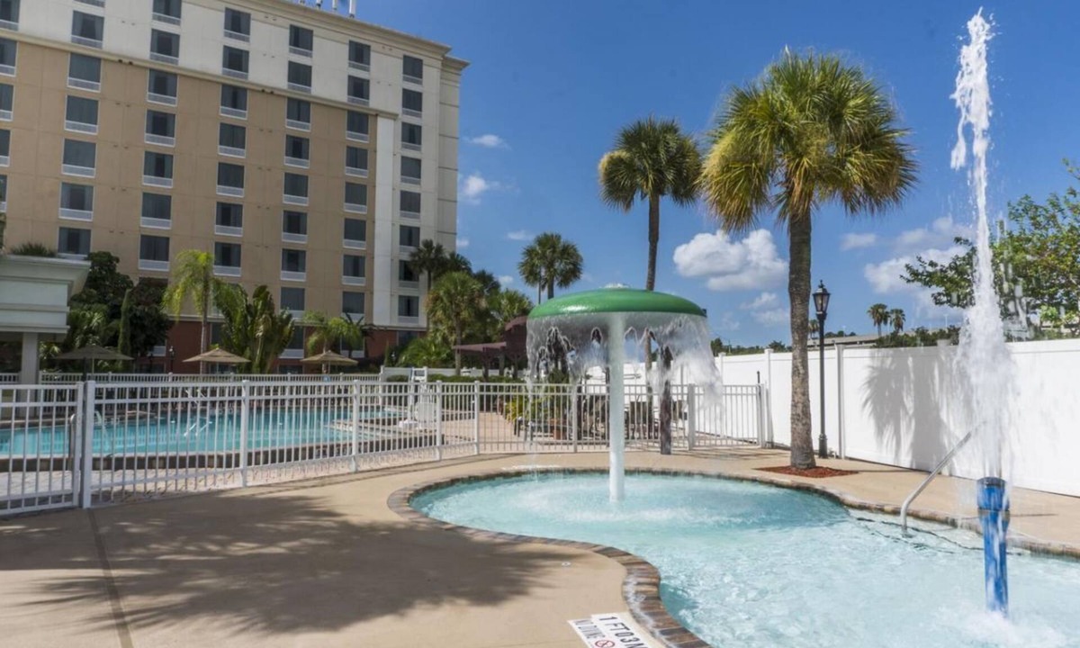 Florida Center Apartment | Vacation Starts Here! 2 Amazing Rooms, On-site Pool, Shuttle Service, Parking