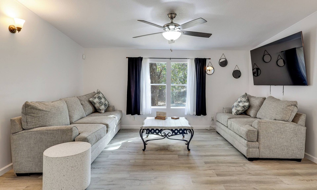 Valrico House | Valrico Retreat w/Fire Pit ~ 18 Mi to Tampa!