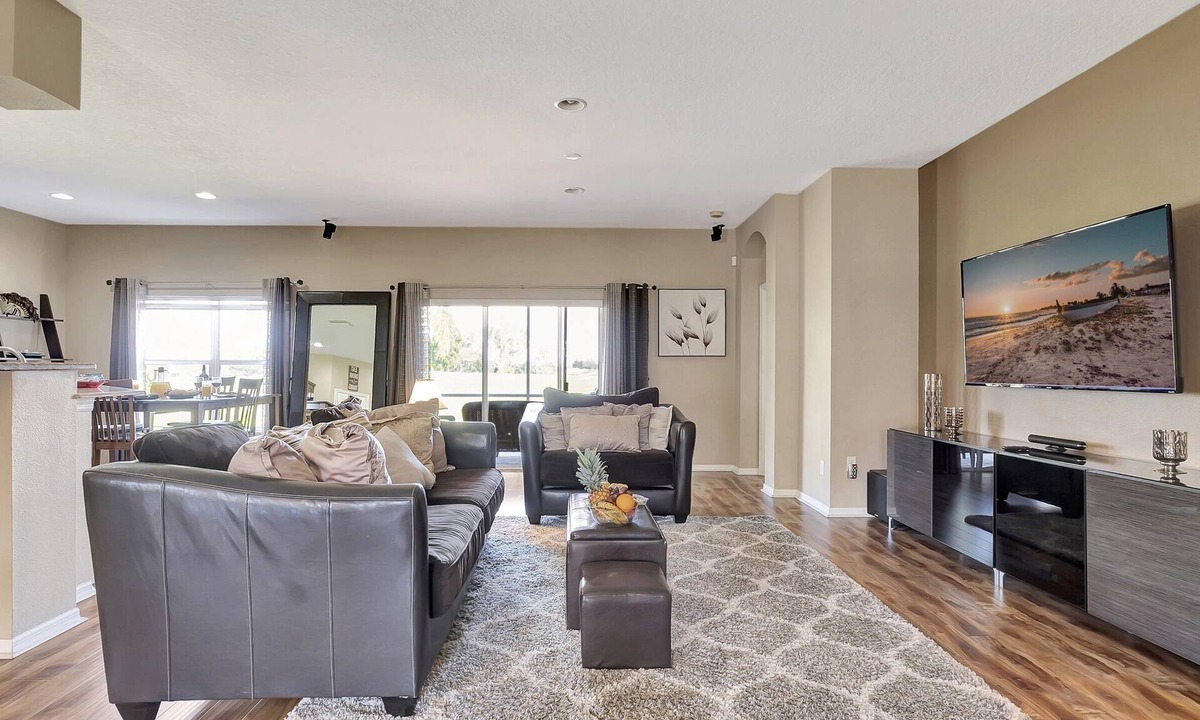 Valrico House | Valrico's Hidden Gem: A Stunning 3-Bedroom Oasis Awaits!
