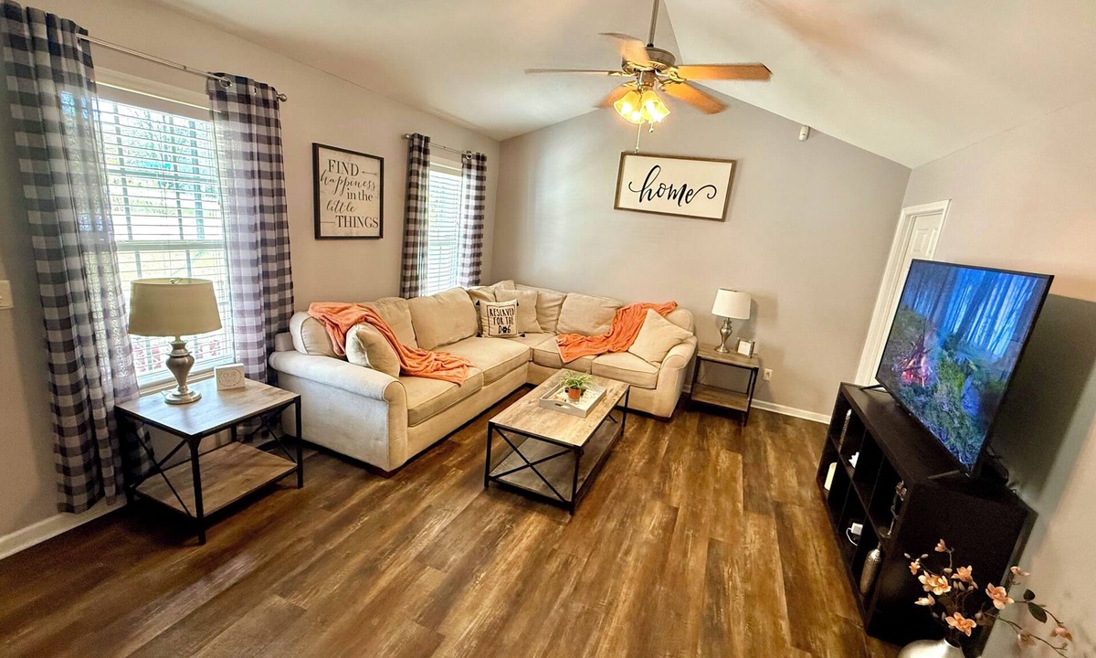 Leland House | Vegeta's Den — Pet-Friendly Leland Retreat