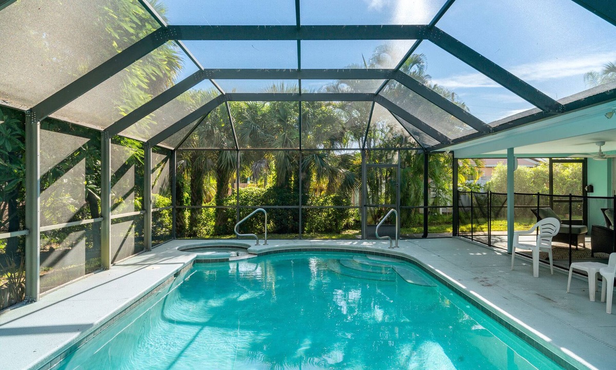 Central Beach House | Vero Beach island - pool home 2 blocks to beach, boardwalk and park