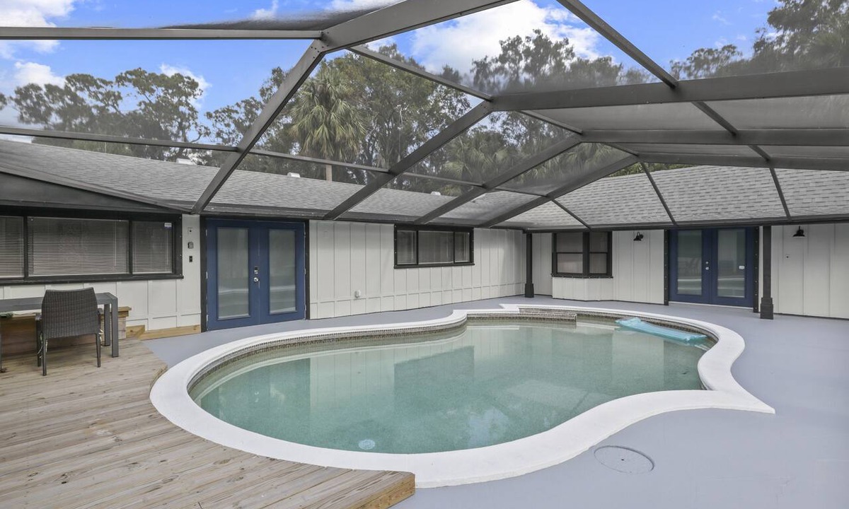 Vero Beach South Condo | Vero Beach Paradise Unit 2 - 2 BR Pool Home Close to Airport, Downtown & Beaches