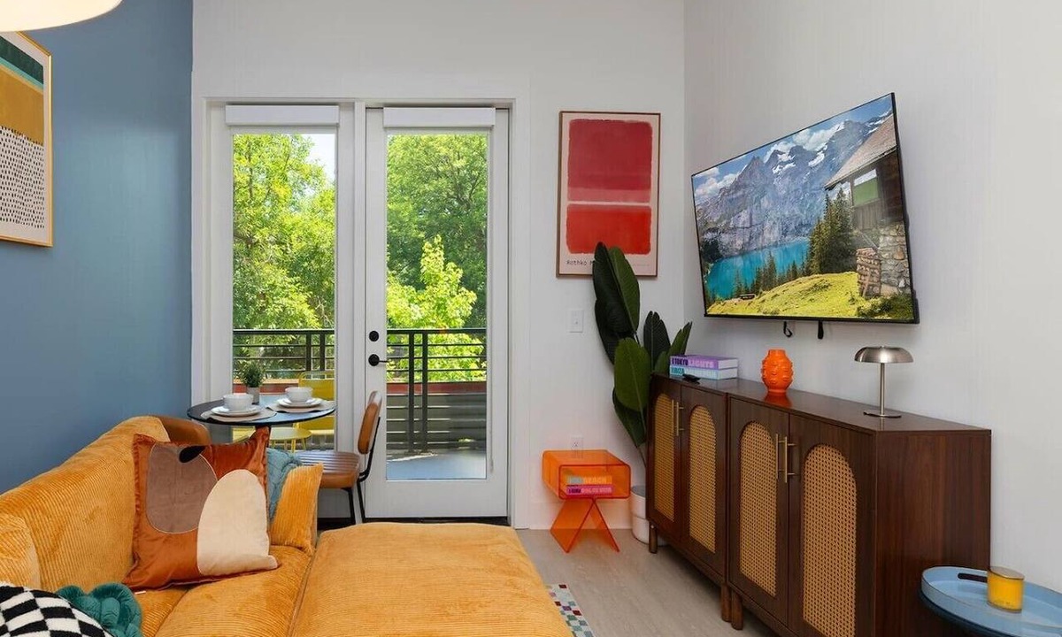 NoDa Apartment | Vibrant Loft, King Bed, NoDa Area, Free Parking, Rooftop & Terrace