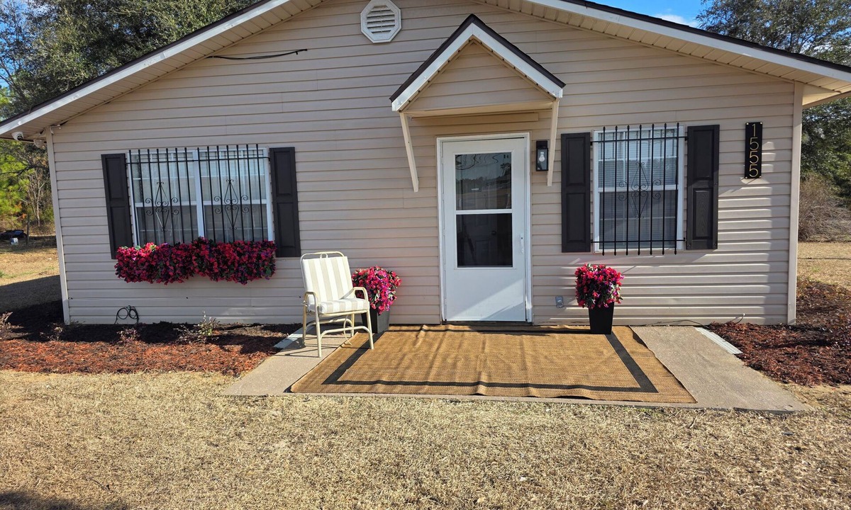 Toombs County House | Vidalia Onion Festival stay—private, upscale, and relaxing retreat
