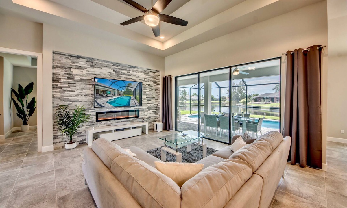 Trafalgar Villa | Villa Dandelion-luxury pool villa, canal view, heated pool, airhockey