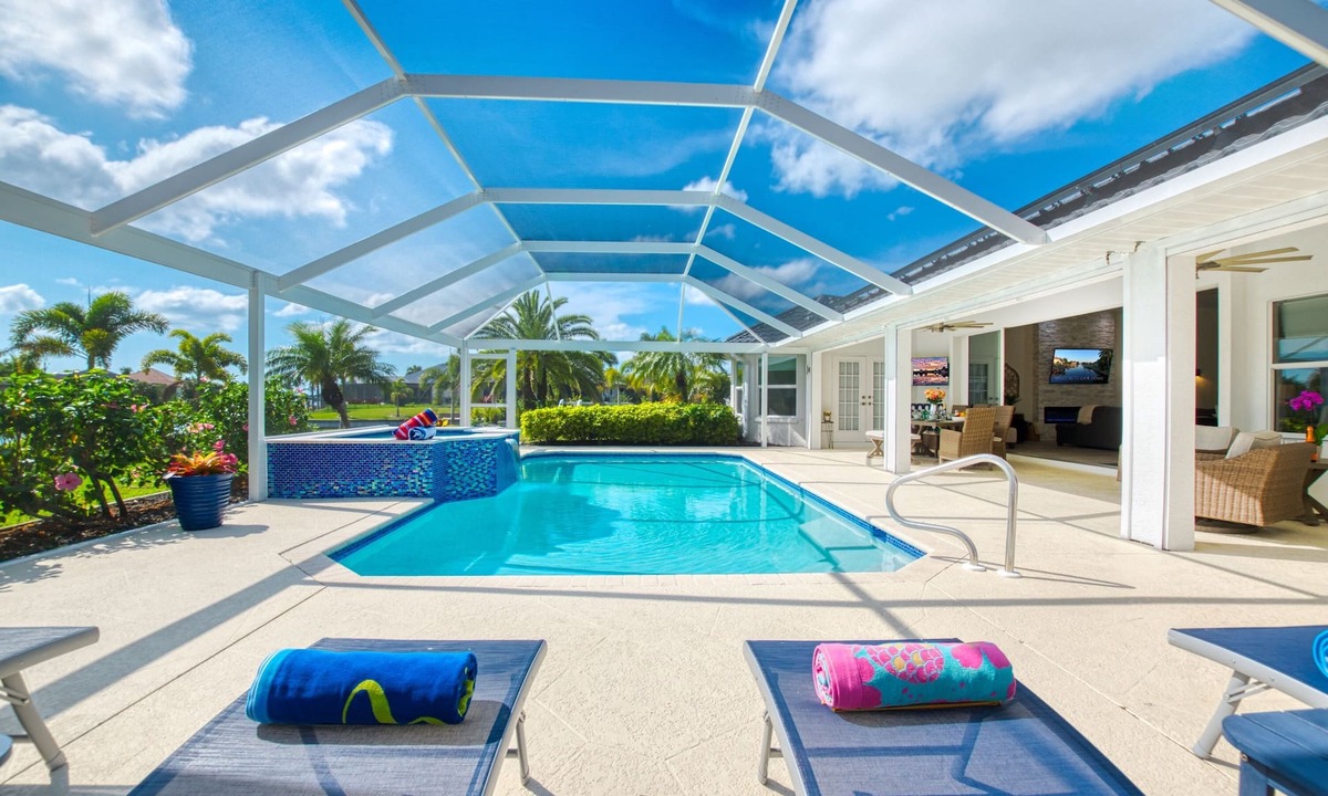 Pelican Villa | Villa Sunset Corners, perfect for families, BBQ, Pool and hot tub