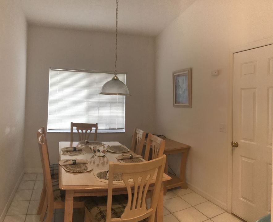Hillcrest Estates House | Villa w/Private Pool! 15 Mins to Disney/Universal. Walk to Dining&Shopping. WiFi