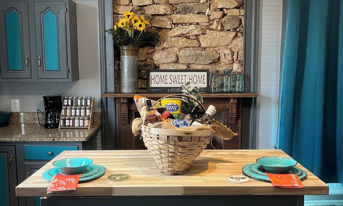Franklinton Bed & Breakfast | Vintage Charm, modern convenience-B & B w/Pool