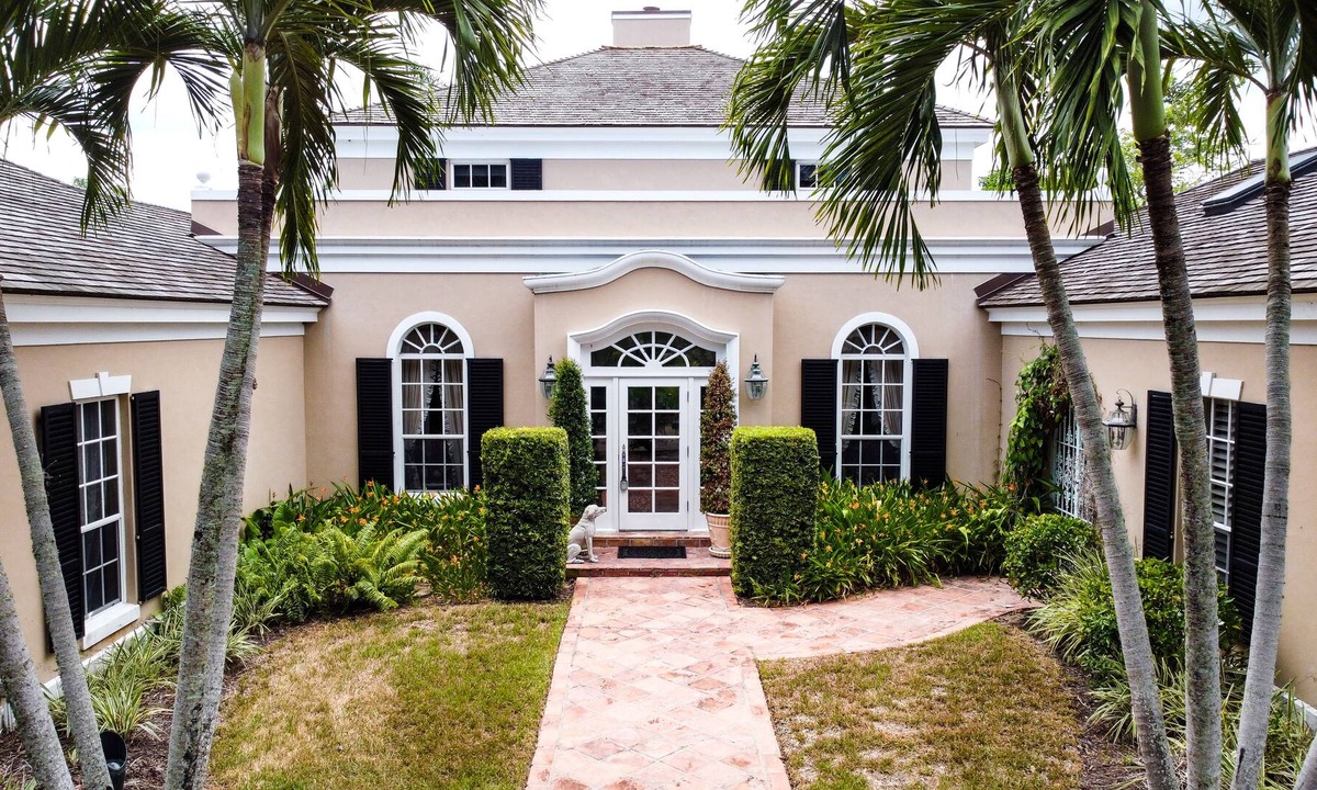 Johns Island House | Vintage home in the Exclusive John's Island!