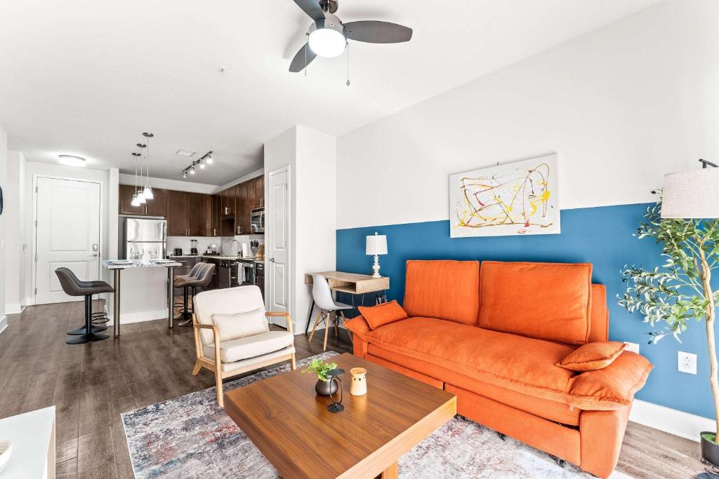 Central Business District Apartment | Virelli Apartments Upscale King Suite in the Heart of Orlando w Pool